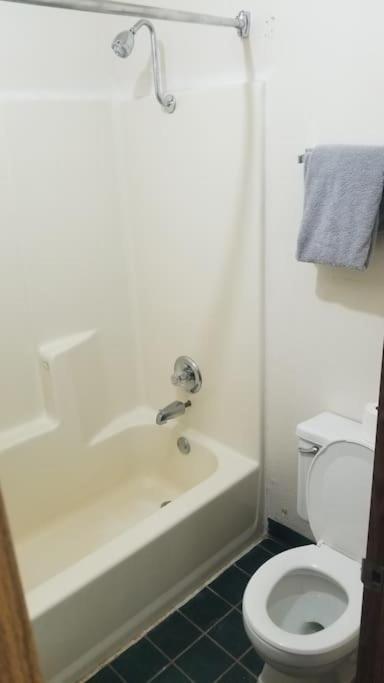 Hotel King Bed Room 236 Booking 스틸워트 외부 사진