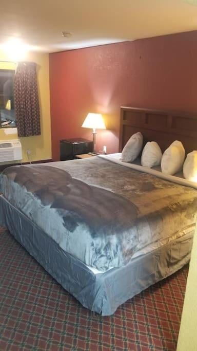 Hotel King Bed Room 236 Booking 스틸워트 외부 사진
